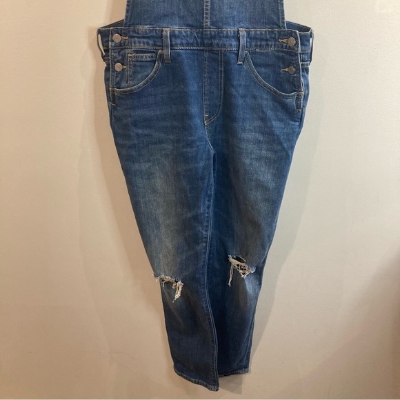 LEVI’S Sz L Fitted High Rise Jean Overalls Adjustable Straps Distressed Knees - Picture 4 of 16